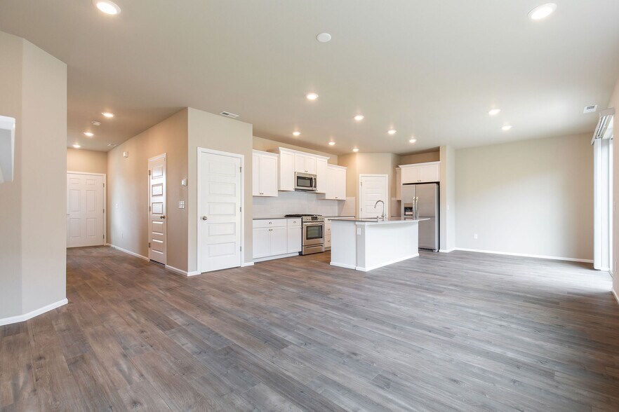 Building Photo - 3615 80th Ave NE