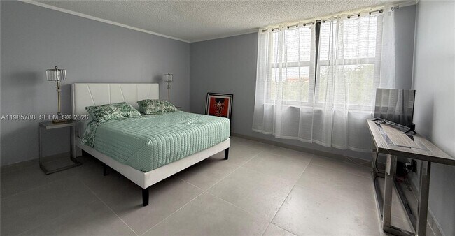 Building Photo - 950 Egret Cir