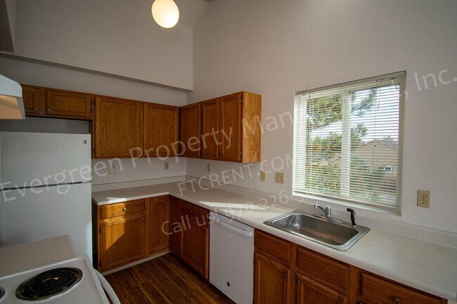 Building Photo - 3737 Landings Dr