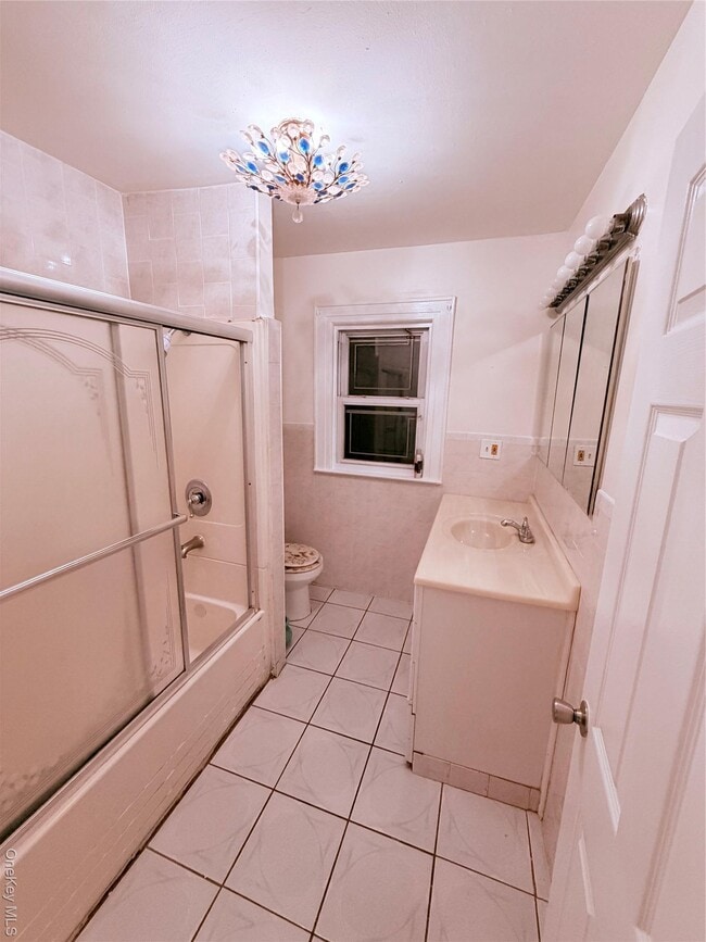 Building Photo - 224-17 Fairbury Ave