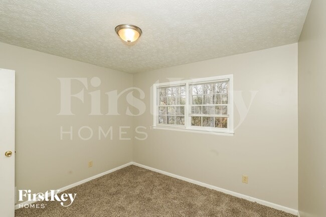 Building Photo - 335 Sharon Dr