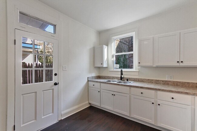 Building Photo - Spacious 4 Bedroom Home for Rent in York, PA!