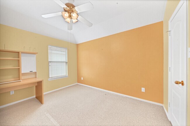 Building Photo - 18123 Memorial Falls Dr