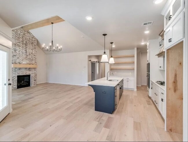 Building Photo - Model Home in East Edmond + 3 bedrooms + B...