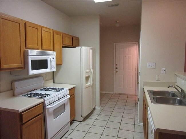 Building Photo - 2847 Southampton Way