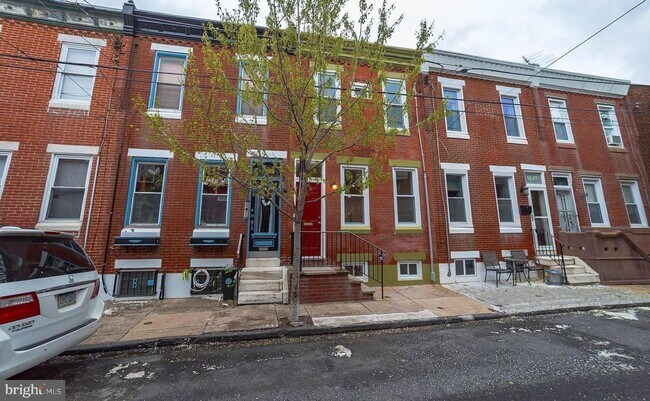 Building Photo - 1845 S Sartain St