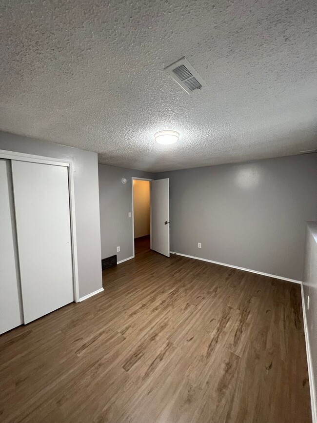 Building Photo - North Spokane Remodeled Gem!! Available Mi...