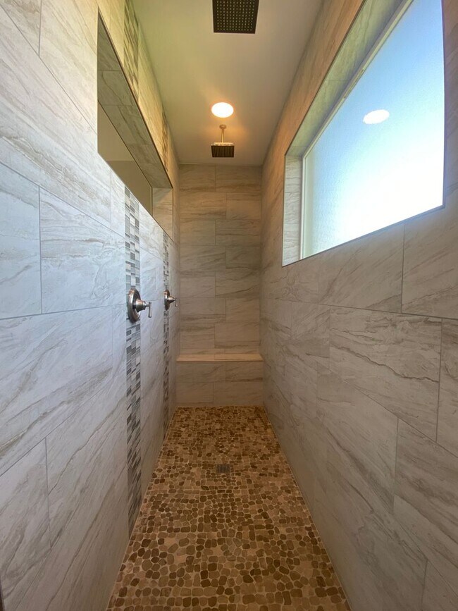 Building Photo - Elegant home in the Heights at Canyon Lakes