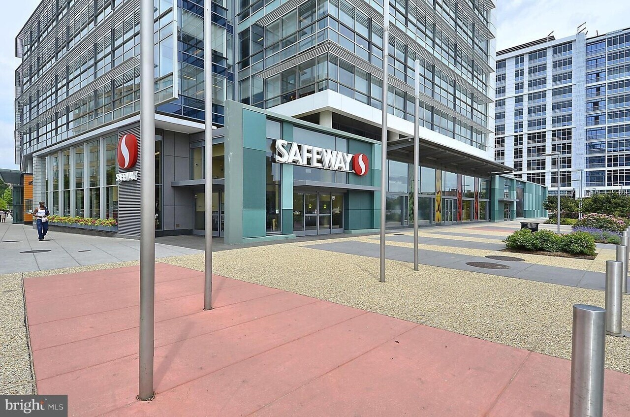 Building Photo - 350 G St SW