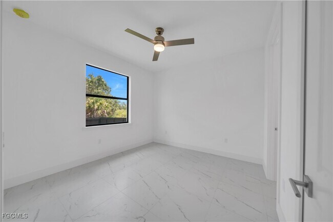 Building Photo - 936-938 Homestead Rd S