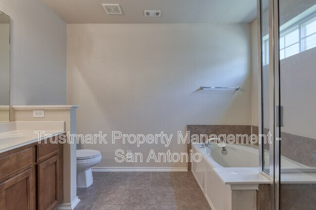 Building Photo - 130 Carmel Dr