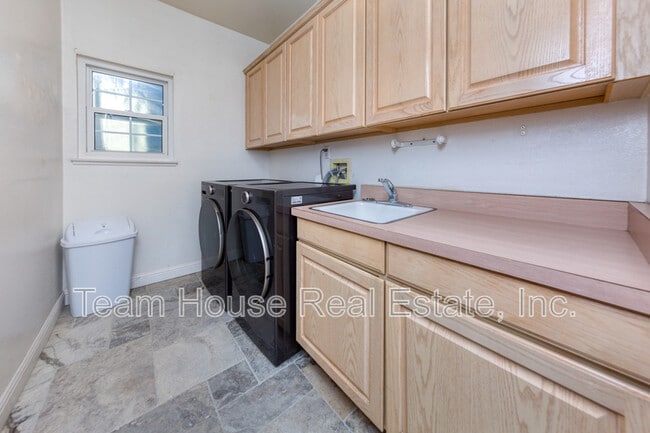 Building Photo - 22324 Circle J Ranch Rd