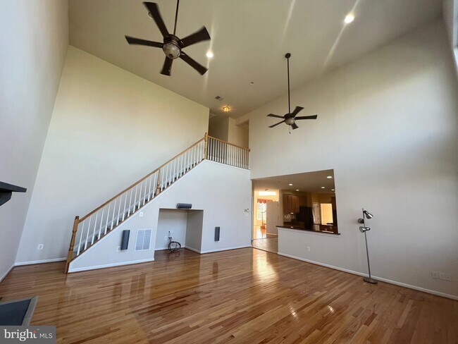 Building Photo - 43554 Freeport Pl