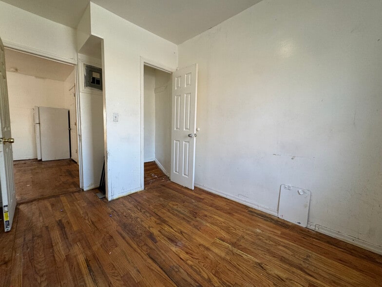 Building Photo - 106-10 Ruscoe St