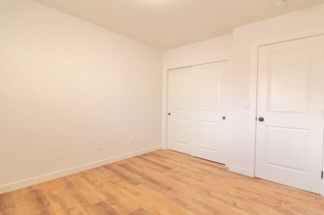 Building Photo - 506-510 SE 46th Ave