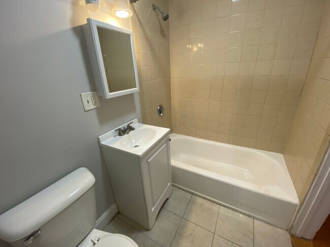 Building Photo - 98 Woodledge St