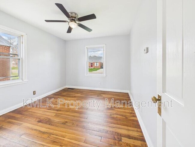 Building Photo - 1078 Lindsay Ave