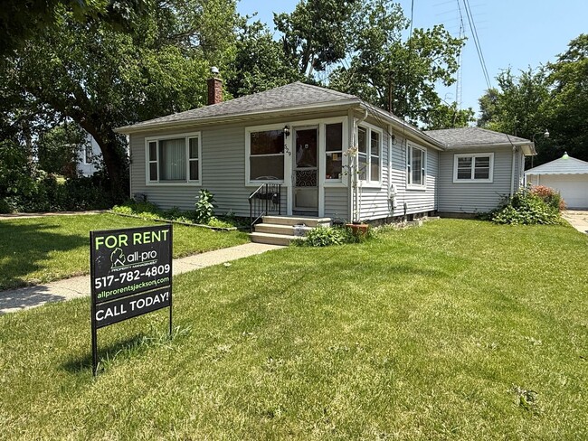 Primary Photo - 529 Steward Ave