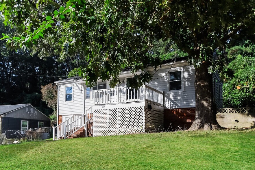 Building Photo - 663 Seymour Dr