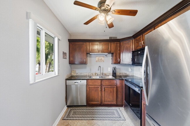 Building Photo - 376 Saxony Trail