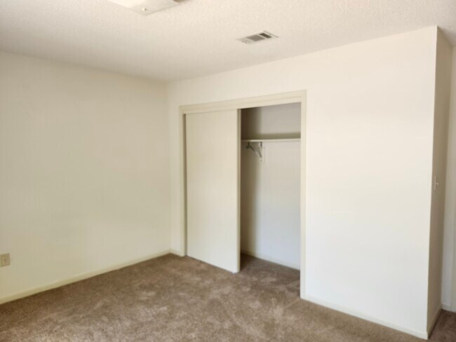 Building Photo - 31 6th St