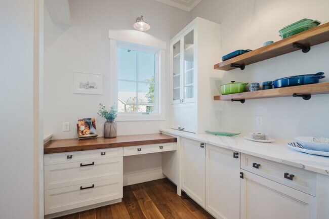 Building Photo - Stunning Custom Home in Palmetto Bluff