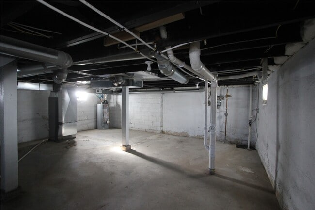 Building Photo - 1034 N Rock Hill Rd