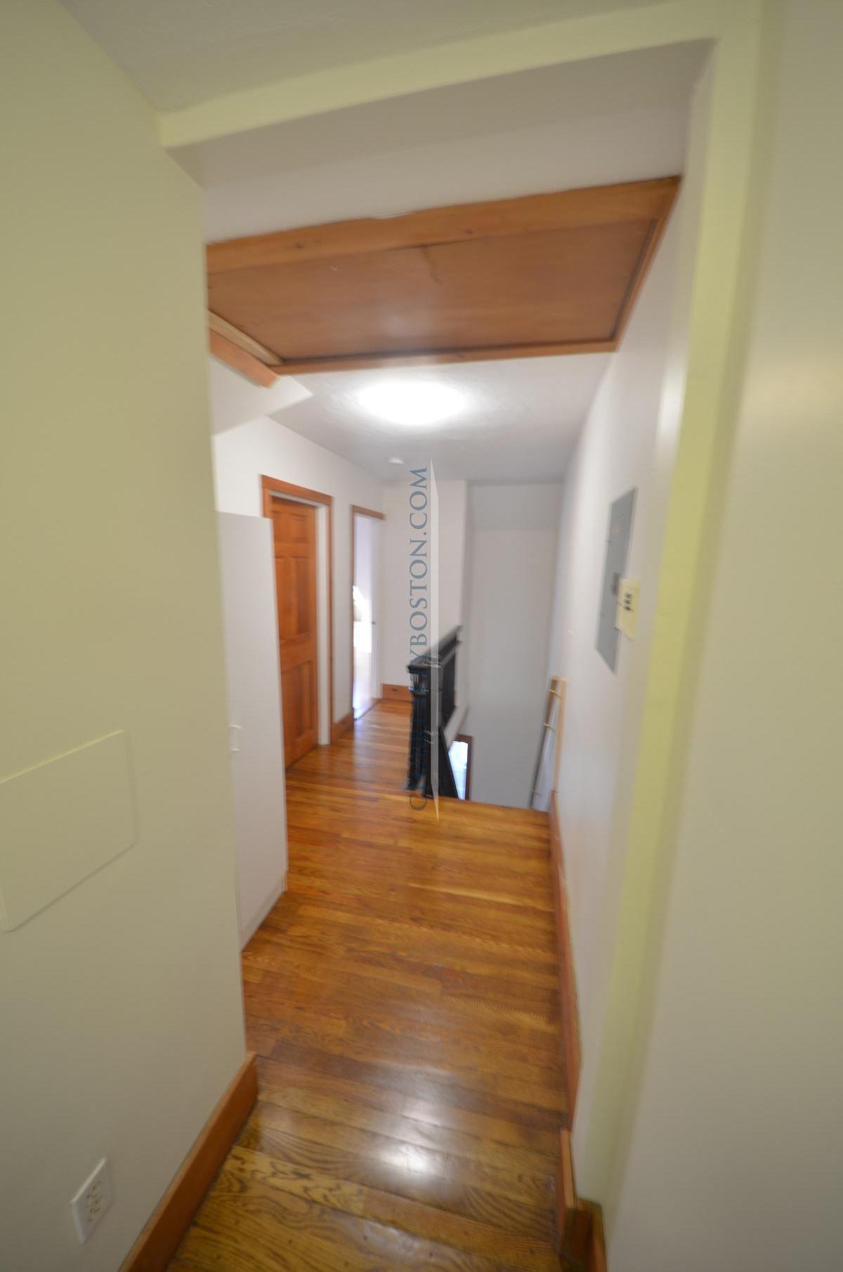 Building Photo - 23 Cushing St