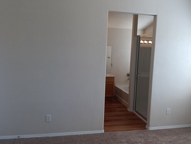 Building Photo - 3 Bedroom, 2.5 Bathroom Home! Schedule a Showing Today!