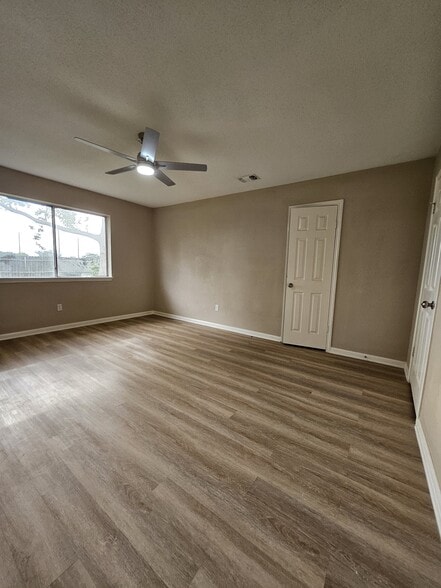 Building Photo - 214 Oleander St