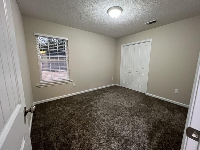 Building Photo - 127 Villa Rd