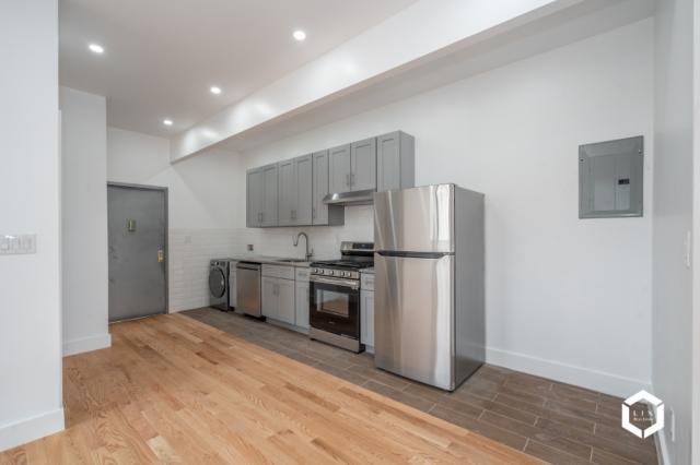 Building Photo - 3 bedroom in BROOKLYN NY 11208