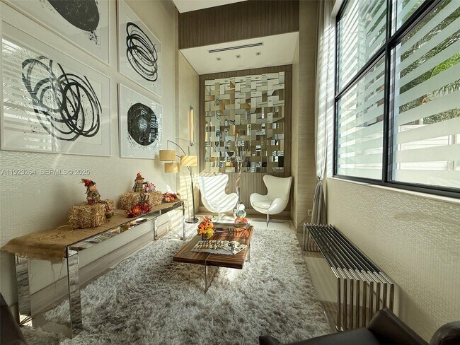 Building Photo - 999 SW 1st Ave