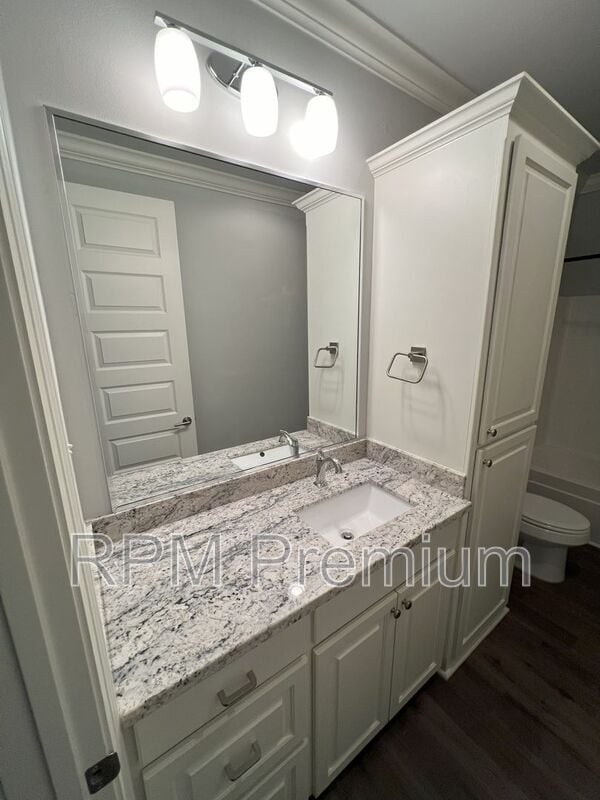 Building Photo - 2353 Orpine Ave