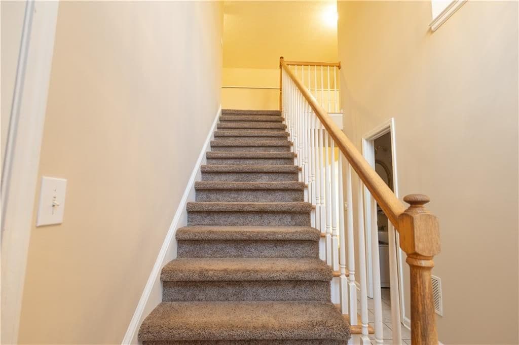 Building Photo - 994 Brentmoor Ln NW