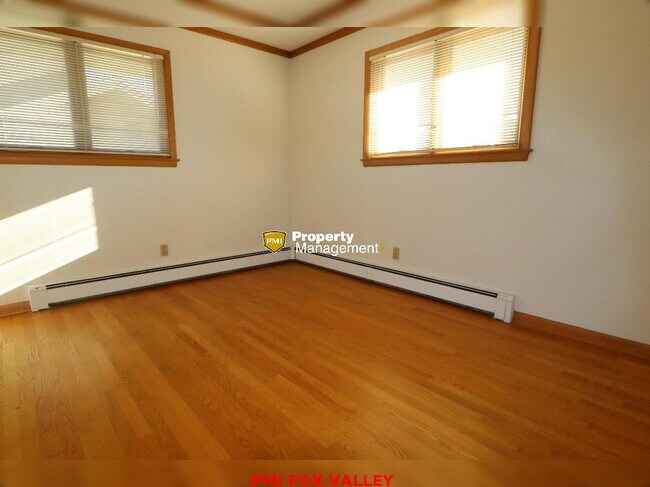 Building Photo - Beautiful Home Appleton