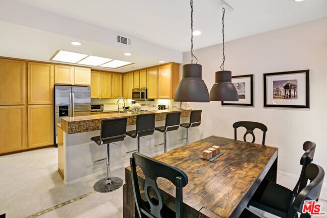 Building Photo - 6457 Zuma View Pl