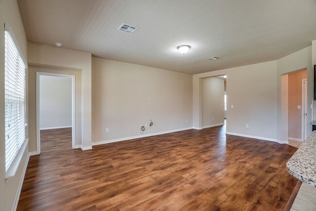 Building Photo - 5909 Roderick Dr