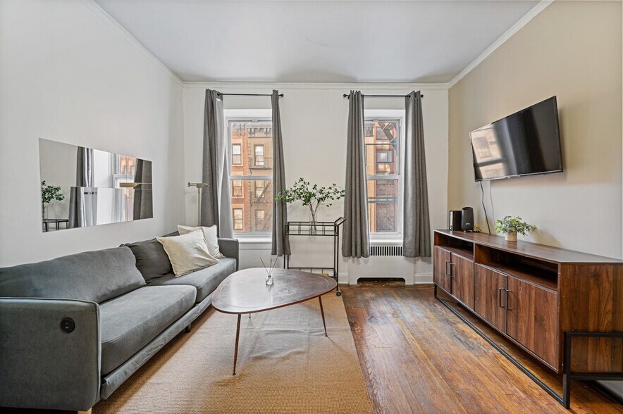 Building Photo - 343 E 51st St