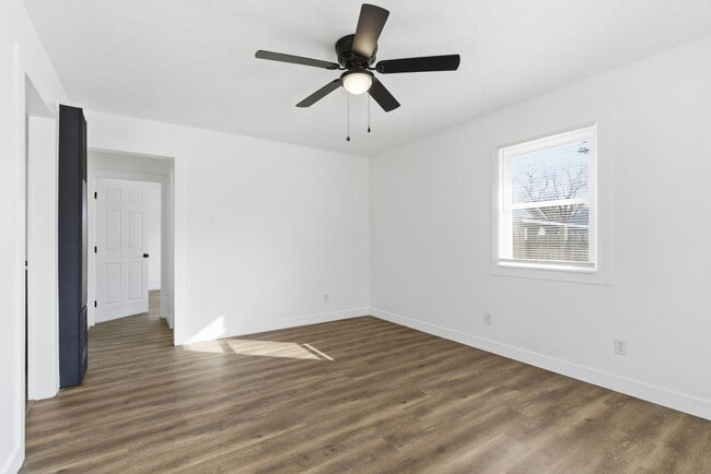 Building Photo - 520 N Park Ave