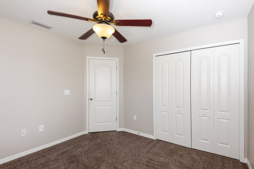 Building Photo - 10721 Shady Preserve Dr