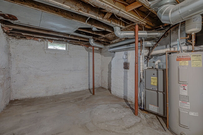 Building Photo - 1915 Woodlawn Ave