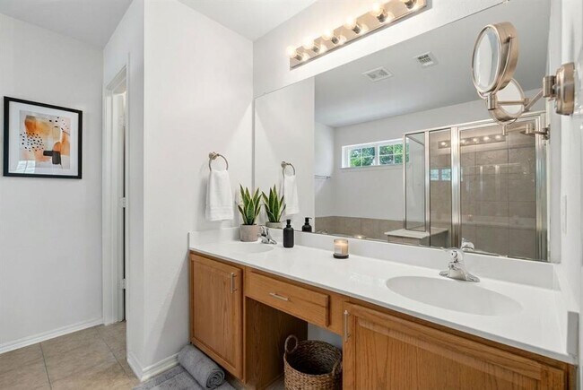 Building Photo - 125 Pine Cove