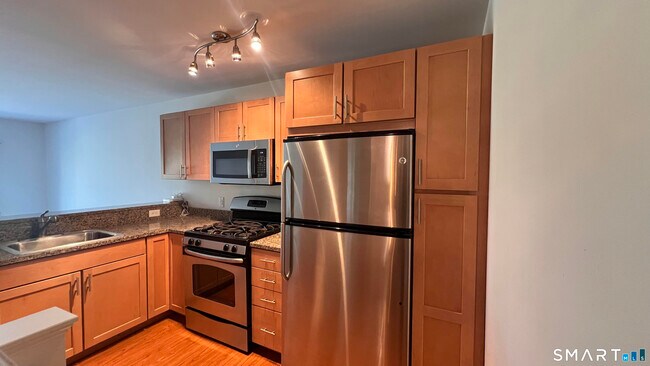 Building Photo - 26 School House Dr