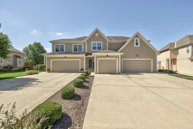 Middle unit - 1 car garage - 22613 W 72nd Ter