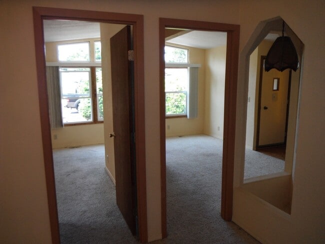 Building Photo - 710 Siano Loop