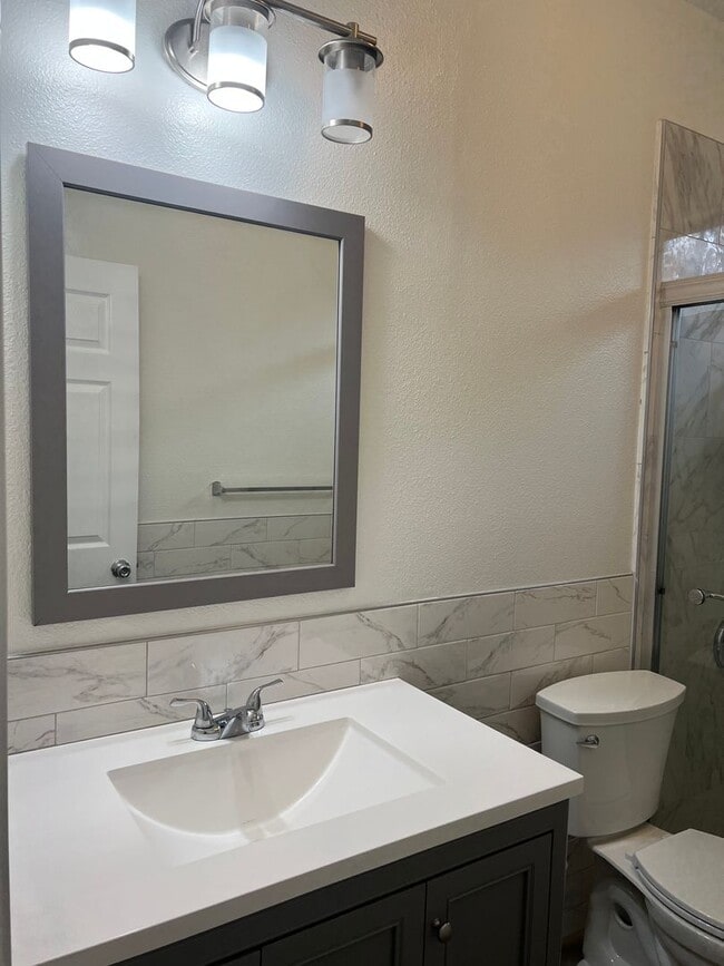 Building Photo - Beautiful Family Home