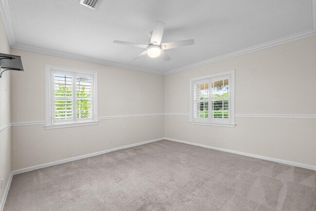 Building Photo - 222 Fairway W