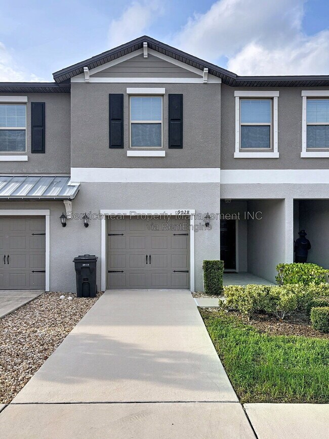 Building Photo - 9528 Pembrooke Pines Dr
