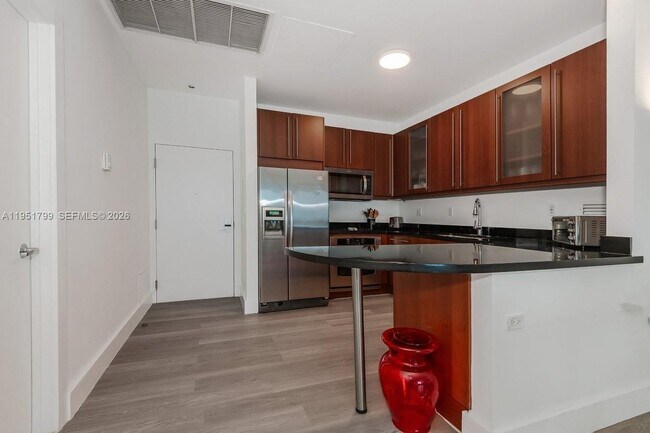 Building Photo - 2301 Collins Ave